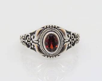 Sterling Silver Oval Garnet Filigree Ring.