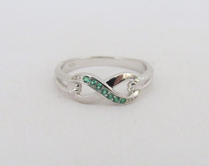 Vintage Sterling Silver Emerald Infinity Love  Ring Size 7