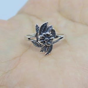 Vintage Sterling Silver Flower Leaf  Ring Size 7