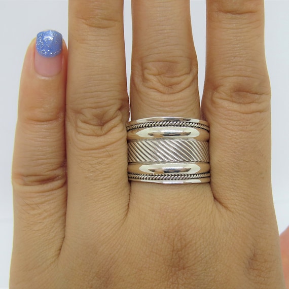 ビンテージ 幅広デザインのシルバー湾曲リング SILVER 925 約13号 Sterling Silver Carved Wide Band Ring. - Etsy