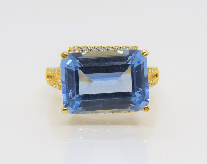18K Solid Yellow Gold Aquamarine & White Topaz Vintage Ring Size 6.5