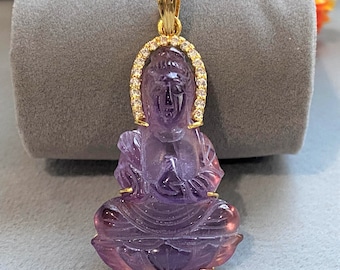 Colgante vintage de Buda Quan Yin con amatista natural y topacio blanco en oro amarillo macizo de 18 quilates.
