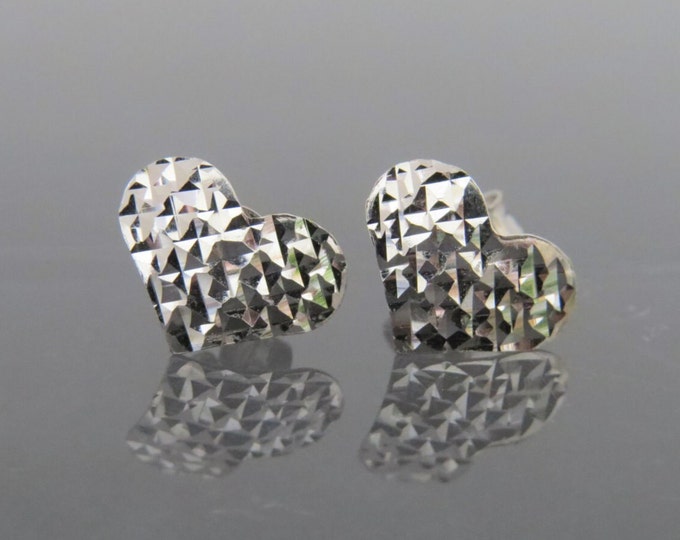 Vintage 18K 750 Solid White Gold Diamond cut Heart Stud Earrings