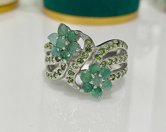 Vintage Sterling Silver Natural Emerald & Peridot Flowers Ring Size 7 3/4