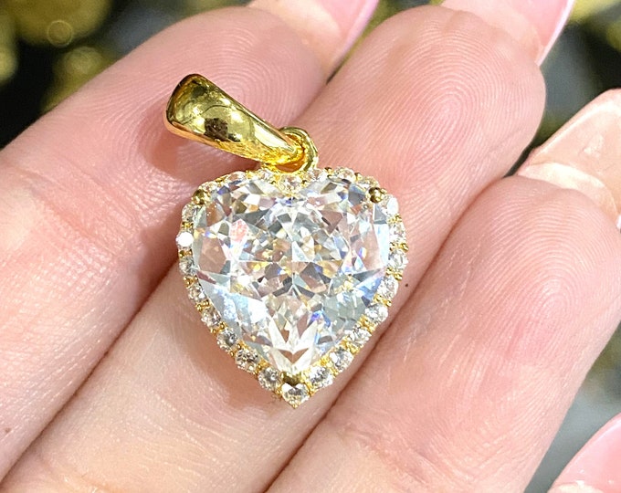 Vintage 15K 610 Solid Gold White Topaz Heart Pendant.