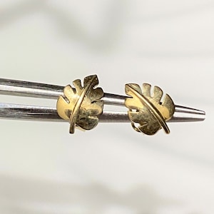 Vintage 14K Solid Yellow Gold Leaf Stud Earrings.