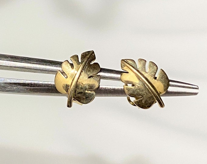 Vintage 14K Solid Yellow Gold Leaf Stud Earrings.