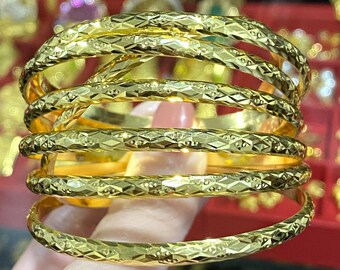 Vintage 18K Yellow Gold 7 Pieces Set Bangle Diamond Cut