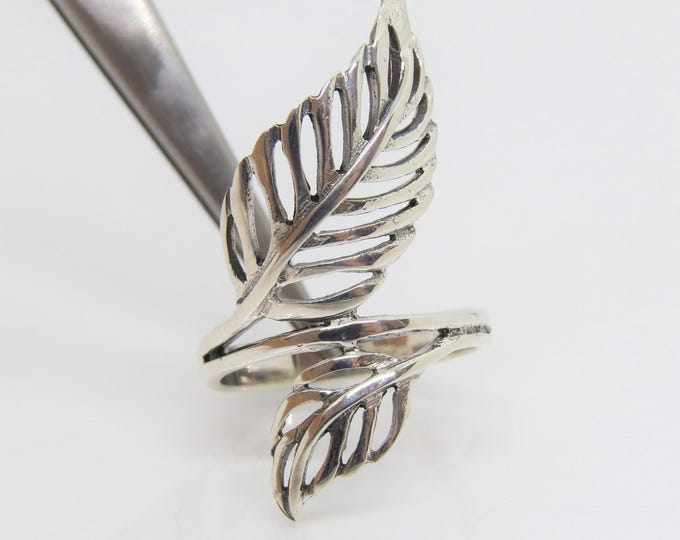 Vintage Sterling Silver Leaves Long Ring Size 7