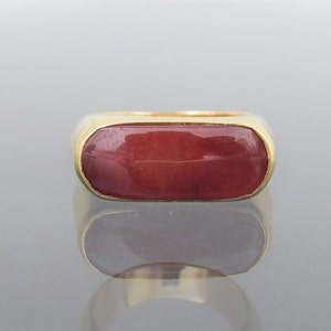 Vintage 18K Yellow Gold Blood Red Jadeite Jade Saddle Ring Size 9