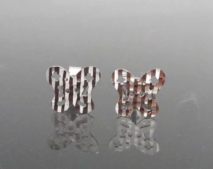 Vintage Italian 18K 750 Solid White Gold Diamond cut Heart Stud Earrings