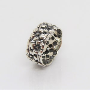 Vintage Sterling Silver Flowers Band Ring Size 8