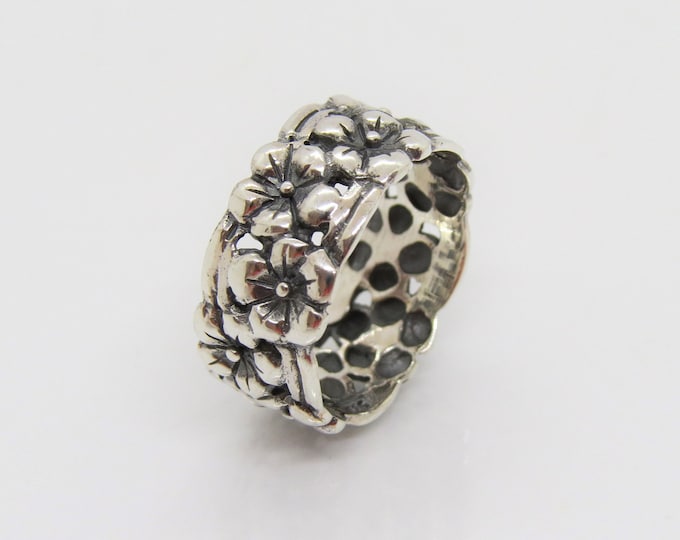Vintage Sterling Silver Flowers Band Ring Size 8