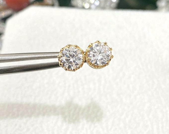 Vintage 14K Solid Yellow Gold Round cut White Topaz Crown Earrings.