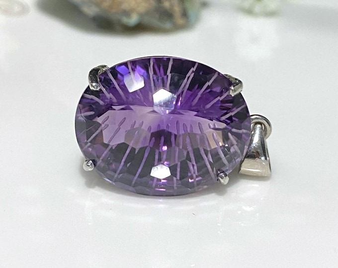 Vintage Sterling Silver Oval cut 35ct Natural Amethyst Pendant.