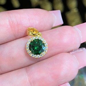 Vintage 18K Solid Gold Emerald & White Topaz Solitaire Pendant.