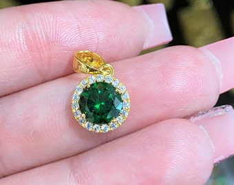 Vintage 18K Solid Gold Emerald & White Topaz Solitaire Pendant.