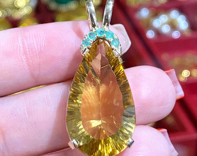Vintage 14K Solid Yellow Gold 18.5ct Natural Pear cut Citrine & Emerald Pendant.