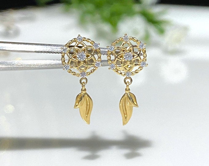 Vintage 14K Solid Yellow Gold Dreamcatcher White Topaz Earrings.