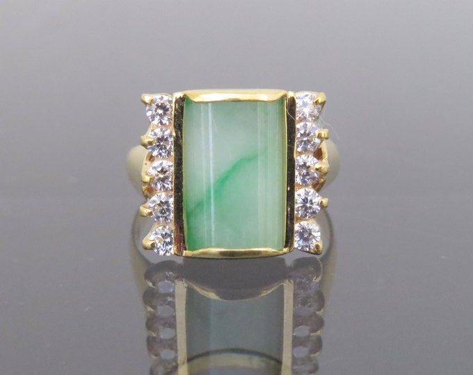 Vintage 18K Solid Yellow Gold Natural Green, White Jadeite Jade & White Topaz Ring Size 7.5