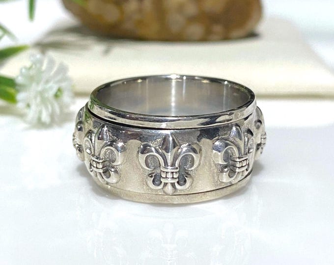 Vintage Sterling Silver Fleur de lis Unisex Band Ring.