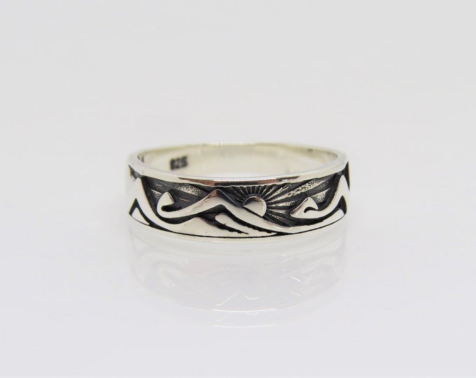 Vintage Sterling Silver Sun Moutain Ring Size 8
