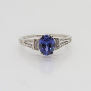 Vintage Sterling Silver Oval cut Tanzanite & White Topaz Ring Size 5