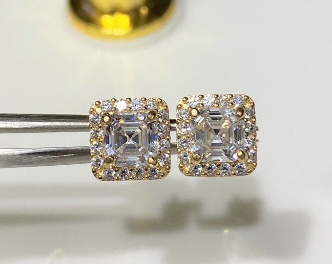 14K Solid Yellow Gold White Sapphire Stud Earrings.