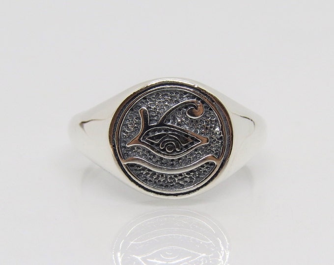 Vintage Sterling Silver Eye of Horus Bold Dome Ring Size 9