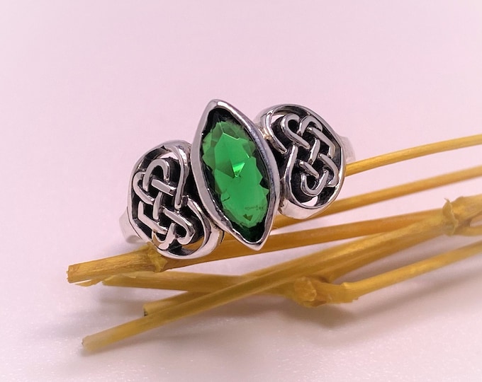 Vintage Sterling Silver Emerald Celtic Ring.