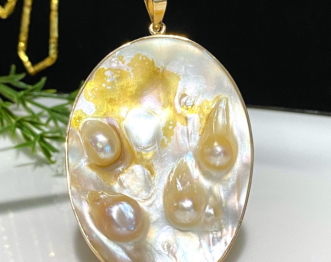 Vintage 14K Solid Yellow Gold Blister Mother of Pearl Oval Pendant.