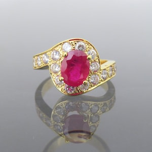 Vintage 18K Solid Yellow Gold Natural Ruby & White Topaz Ring Size 6.5