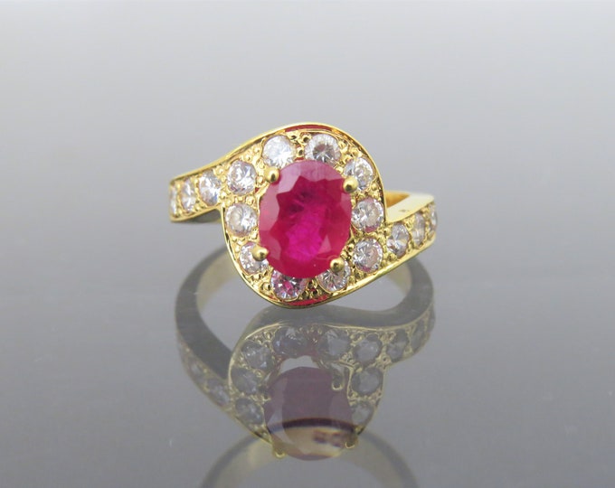 Vintage 18K Solid Yellow Gold Natural Ruby & White Topaz Ring Size 6.5