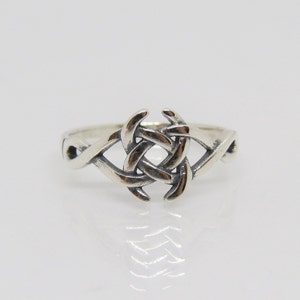 Vintage Sterling Silver Celtic Ring Size 7