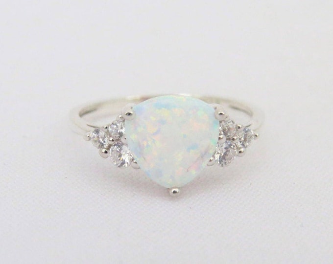 Vintage Sterling Silver Trillion cut White Opal & White Topaz Ring Size 6
