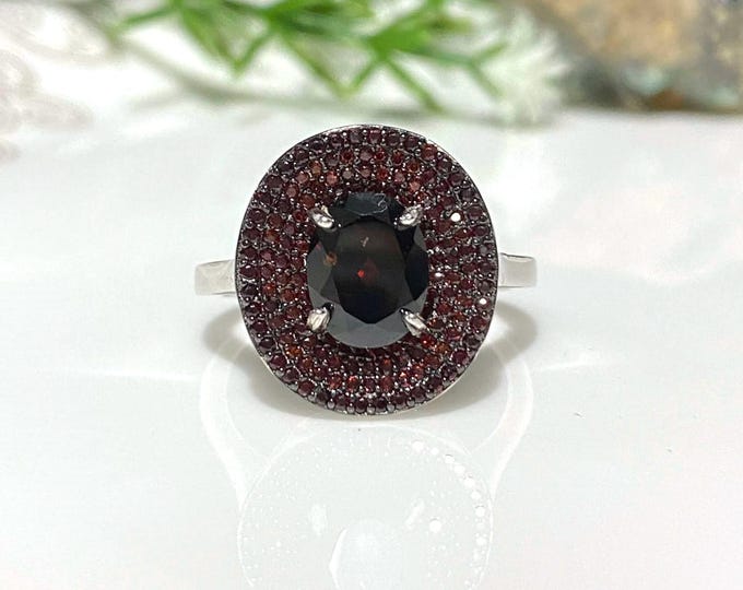 Vintage Sterling Silver Natural Oval cut Garnet Ring Size 8