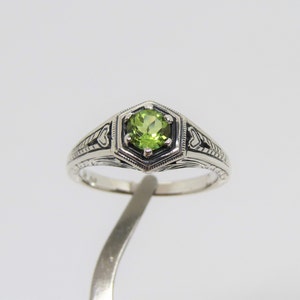 Vintage Sterling Silver Natural Peridot Filigree Ring Size 7