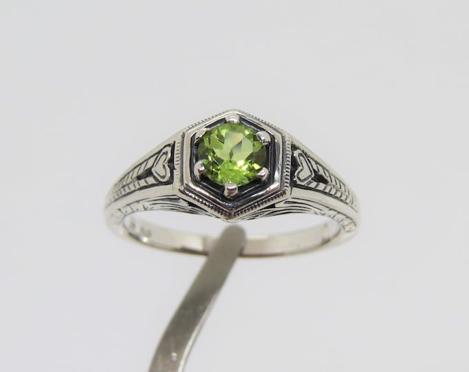 Vintage Sterling Silver Natural Peridot Filigree Ring Size 8