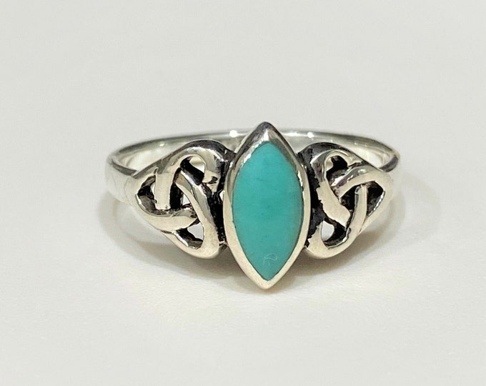 Vintage Sterling Silver Turquoise Celtic Ring.