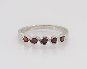 Vintage Sterling Silver Garnet Band Ring Size 8