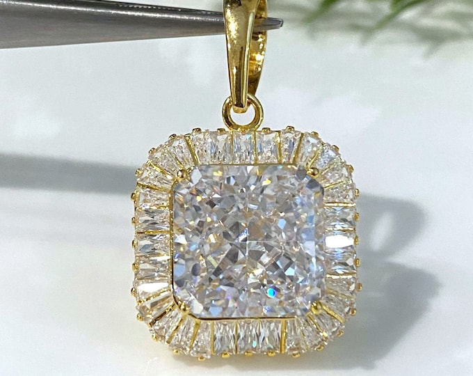 Vintage 15K 610 Solid Gold Princess cut White Tourmaline & Topaz Solitaire Pendant.