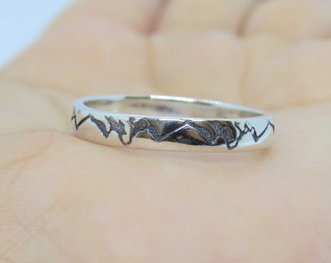 Vintage Sterling Silver Mountain Band Ring Size 9