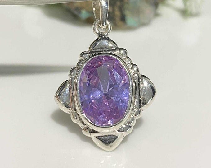 Vintage Sterling Silver Oval cut Amethyst Pendant.