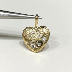 Vintage 14K Solid Yellow Gold White Topaz Heart Filigree Pendant.