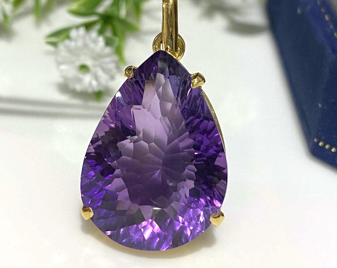 Vintage 14K Solid Yellow Gold 40ctw Natural Pear cut Amethyst Pendant.