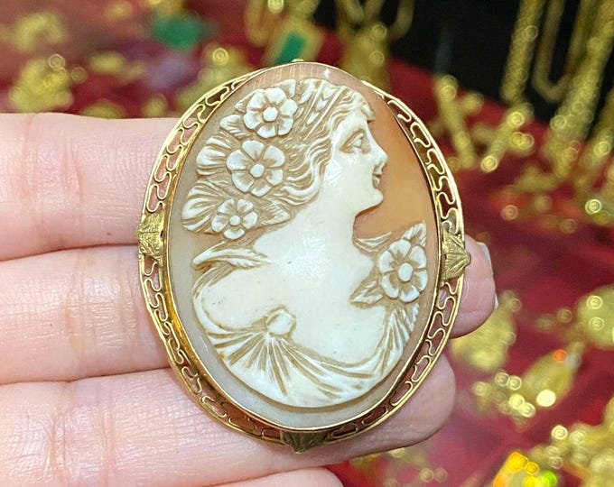 Vintage Victorian 14k solid yellow gold Shell Cameo pendant/brooch