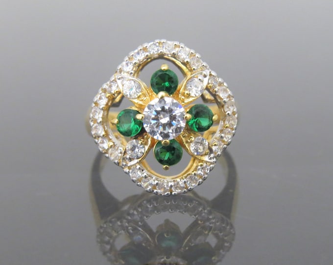 Vintage 18K Solid Yellow Gold Emerald & White Topaz Flower Ring Size 5
