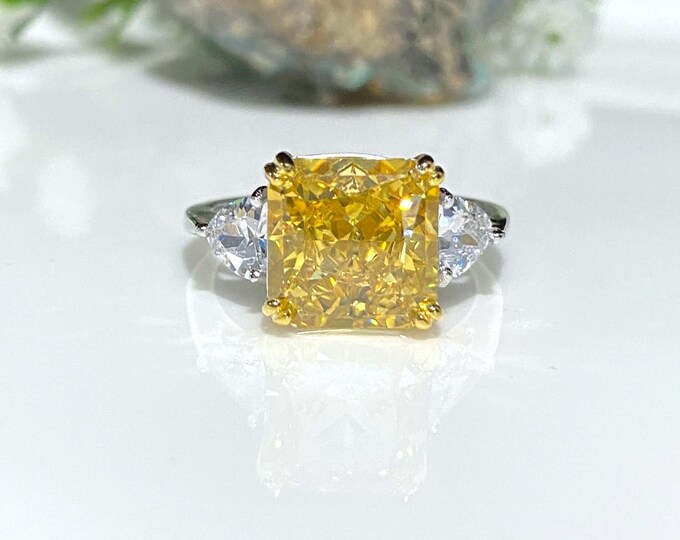 Vintage Sterling Silver Citrine & White Topaz Ring. Size 8.