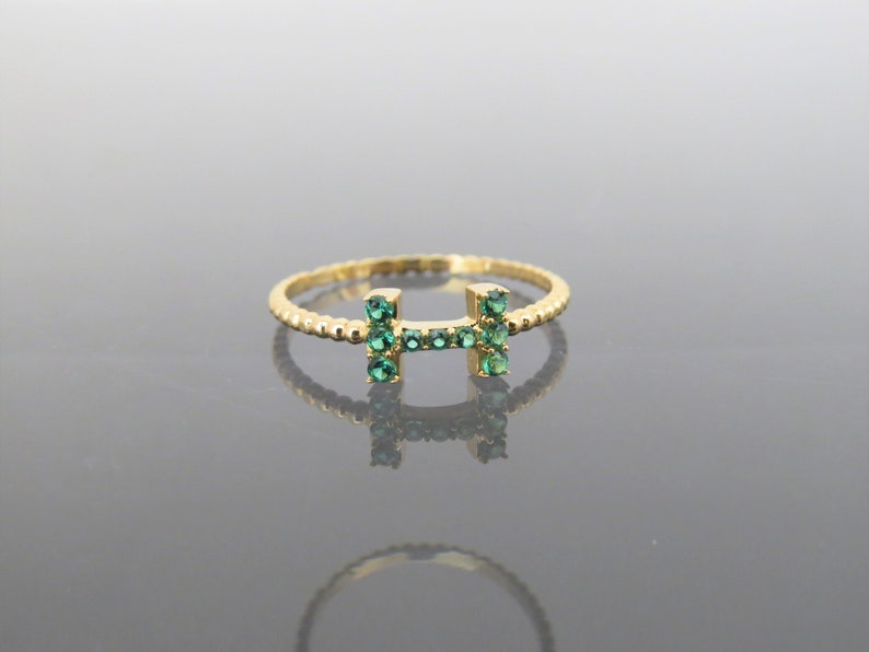 Vintage 18K Solid Yellow Gold Emerald Letter H Band Ring Size 6