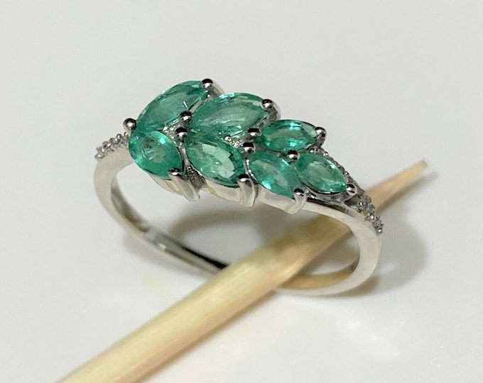 Vintage 14K Solid White Gold Natural Emerald & Diamond Leave Ring Size 7